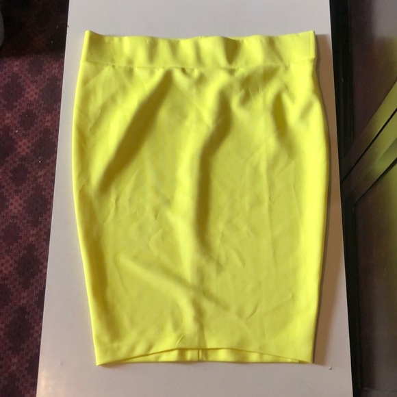 Fashion Nova Dresses & Skirts - EUC Fashion Nova Yellow Stretchy Pencil Skirt